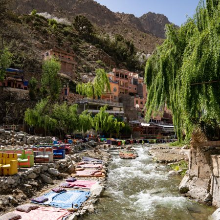 Ourika Valley - Cascate dell' Ouzoud - Fiume, lettini e coperte per turisti - Marrakech - Marocco